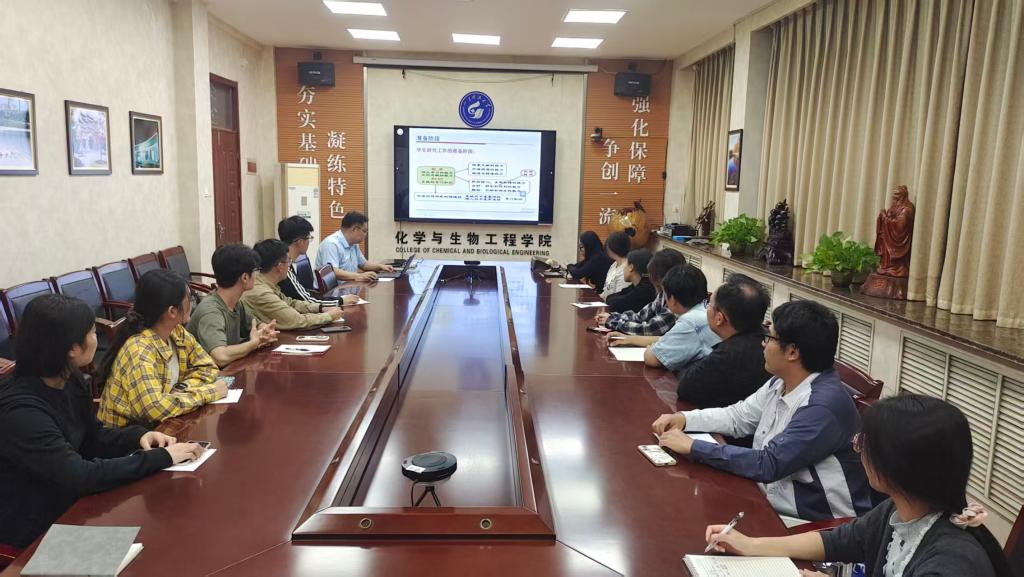 梁鹏教授为2025级硕士研究生...